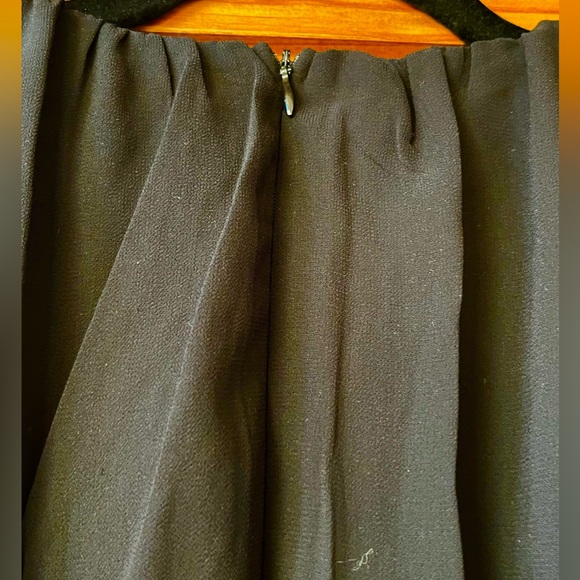 Elegant Black Women's Dress - Picture 4 of 9